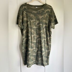 EUC Old Navy green camo t-shirt dress